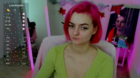 Snapshot of red_bestie_ chatting on 23, 12, 2024 Bestie online show from 23, 12, 2024
