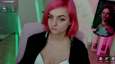 Snapshot of red_bestie_ chatting on 5, 2, 2025 Bestie online show from 5, 2, 2025