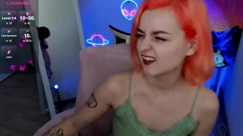 Snapshot of red_bestie_ chatting on 6, 3, 2025 Bestie online show from 6, 3, 2025