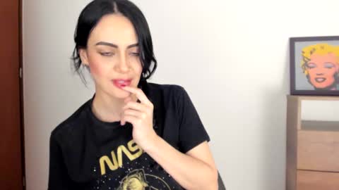 red_flower203 online show from 9, 10, 2025