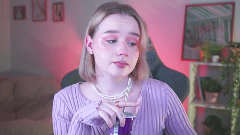 Snapshot of red_queeen chatting on 11, 12, 2024 QUEEN OF EVIL online show from 11, 12, 2024