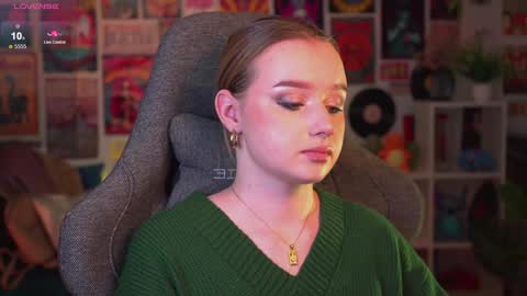 Snapshot of red_queeen chatting on 12, 12, 2024 QUEEN OF EVIL online show from 12, 12, 2024