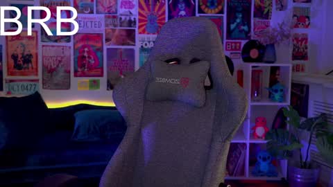 Snapshot of red_queeen chatting on 20, 12, 2024 QUEEN OF EVIL online show from 20, 12, 2024