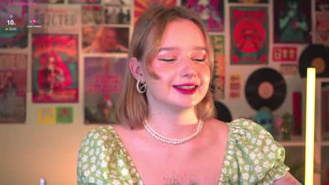 Snapshot of red_queeen chatting on 28, 12, 2024 QUEEN OF EVIL online show from 28, 12, 2024