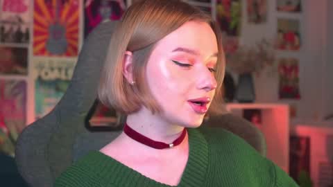 Snapshot of red_queeen chatting on 7, 1, 2025 QUEEN OF EVIL online show from 7, 1, 2025