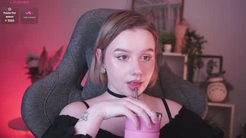 Snapshot of red_queeen chatting on 9, 1, 2025 QUEEN OF EVIL online show from 9, 1, 2025