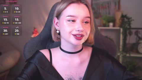 Snapshot of red_queeen chatting on 15, 1, 2025 QUEEN OF EVIL online show from 15, 1, 2025