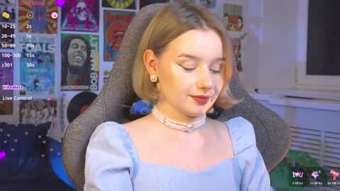 Snapshot of red_queeen chatting on 28, 1, 2025 QUEEN OF EVIL online show from 28, 1, 2025