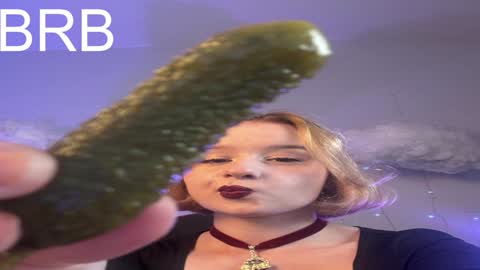 Snapshot of red_queeen chatting on 5, 2, 2025 QUEEN OF EVIL online show from 5, 2, 2025