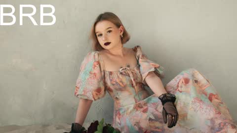 Snapshot of red_queeen chatting on 5, 3, 2025 QUEEN OF EVIL online show from 5, 3, 2025