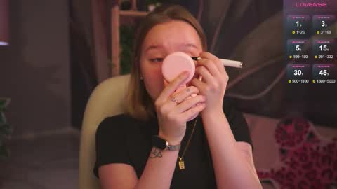 Snapshot of red_queeen chatting on 4, 10, 2025 QUEEN OF EVIL online show from 4, 10, 2025