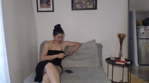 Snapshot of redfloweer chatting on 8, 1, 2025 redfloweer online show from 8, 1, 2025