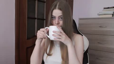 Snapshot of redhead_rabbit chatting on 19, 4, 2026 Lily online show from 19, 4, 2026