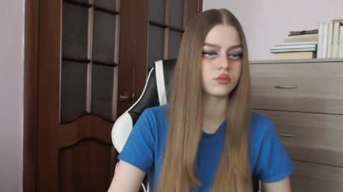 Snapshot of redhead_rabbit chatting on 24, 4, 2026 Lily online show from 24, 4, 2026