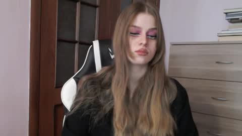 Snapshot of redhead_rabbit chatting on 16, 5, 2026 Lily online show from 16, 5, 2026