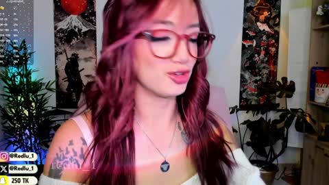 Lu Independiet model online show from 15, 1, 2025