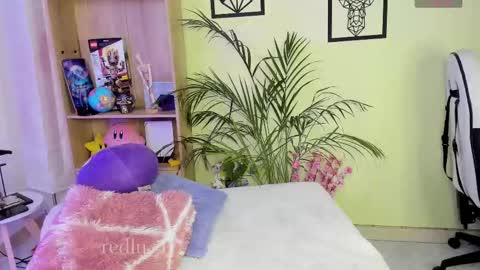 Lu Independiet model online show from 7, 3, 2025