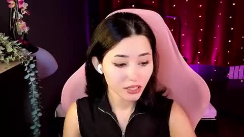 Snapshot of redmidnight_ chatting on 25, 6, 2026 Kiara online show from 25, 6, 2026