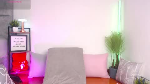 Snapshot of regina1819 chatting on 25, 4, 2026 regina1819 online show from 25, 4, 2026