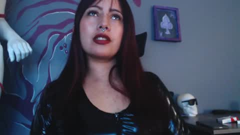 Snapshot of regina_iris chatting on 19, 5, 2026 Regina online show from 19, 5, 2026