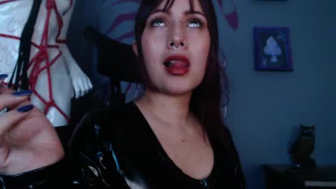 Snapshot of regina_iris chatting on 3, 6, 2026 Regina online show from 3, 6, 2026