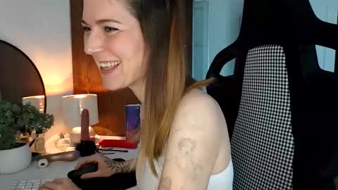 Snapshot of reileyfoxx chatting on 2, 5, 2026 Reiley online show from 2, 5, 2026