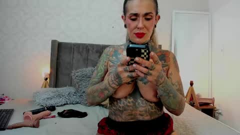 Snapshot of remy_flux chatting on 29, 5, 2026 Laura online show from 29, 5, 2026