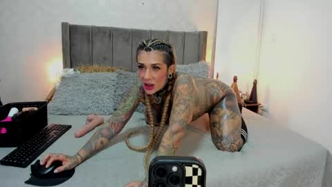 Snapshot of remy_flux chatting on 6, 6, 2026 Laura online show from 6, 6, 2026