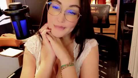 Snapshot of renata100 chatting on 30, 5, 2026 Amelie online show from 30, 5, 2026