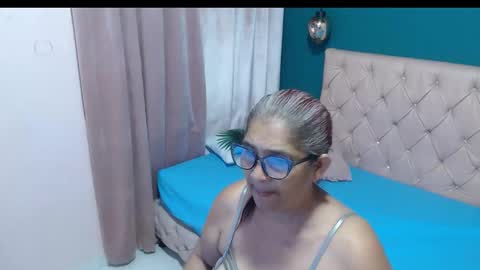 renata_milf_ online show from 21, 10, 2025