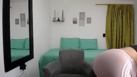 Snapshot of renata_salinas_1 chatting on 20, 5, 2026 Renata Salinas online show from 20, 5, 2026