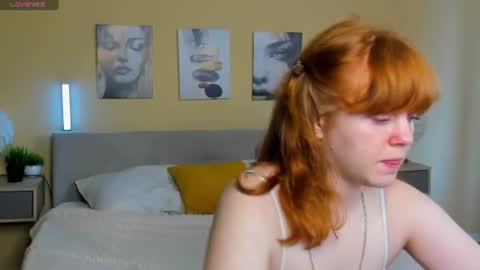 Snapshot of reneefoxy_ chatting on 8, 7, 2026 reneefoxy_ online show from 8, 7, 2026