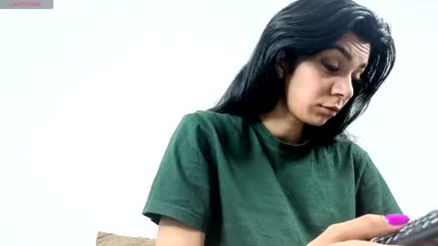 Snapshot of reneevoss chatting on 1, 6, 2026 Rena online show from 1, 6, 2026