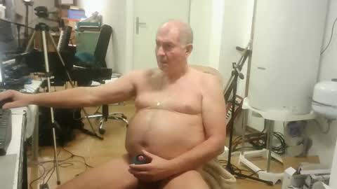 Snapshot of renefr chatting on 12, 11, 2025 renefr online show from 12, 11, 2025