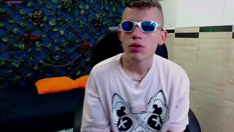 Snapshot of rennesanti chatting on 11, 1, 2025 R E N E online show from 11, 1, 2025