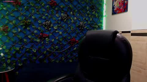 Snapshot of rennesanti chatting on 5, 2, 2025 R E N E online show from 5, 2, 2025