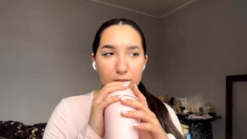 Snapshot of retaling chatting on 16, 3, 2026 Olivia online show from 16, 3, 2026