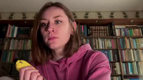 Snapshot of retromarie chatting on 14, 4, 2026 Rie online show from 14, 4, 2026