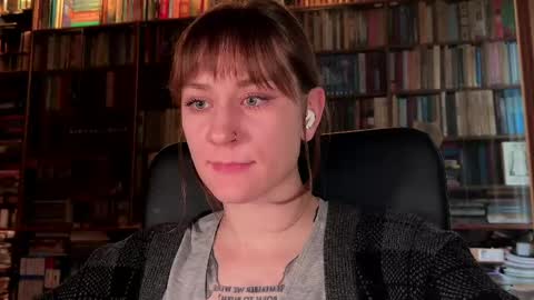 Snapshot of retromarie chatting on 25, 5, 2026 Rie online show from 25, 5, 2026