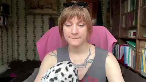 Snapshot of retromarie chatting on 26, 6, 2026 Rie online show from 26, 6, 2026