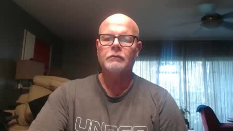 Snapshot of rich32937 chatting on 24, 5, 2026 rich32937 online show from 24, 5, 2026