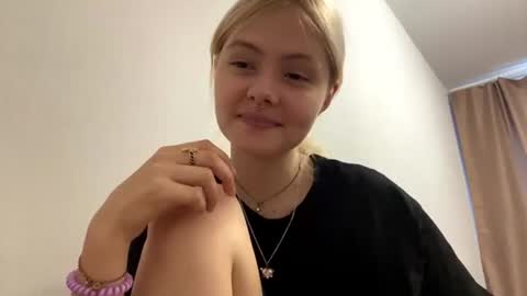 Snapshot of richellearmentrout chatting on 24, 7, 2026 jenny online show from 24, 7, 2026