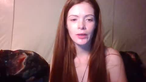 Snapshot of ridinghoodred chatting on 12, 1, 2026 ridinghoodred online show from 12, 1, 2026