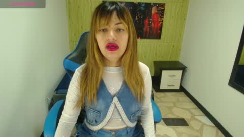 Snapshot of rihana_milan chatting on 5, 3, 2025 RIHANA online show from 5, 3, 2025