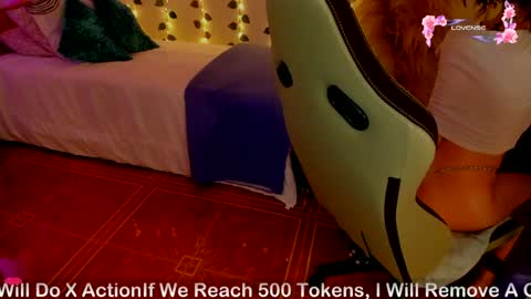 Independent model online show from 31, 1, 2025