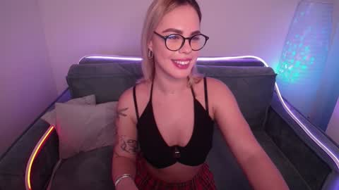 Snapshot of rikaraily chatting on 6, 2, 2025 Rika online show from 6, 2, 2025