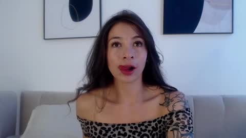 Snapshot of riley_bensongh chatting on 5, 3, 2025 Riley online show from 5, 3, 2025