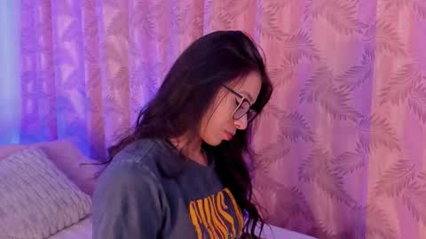 Snapshot of riley_bensongh chatting on 9, 10, 2025 Riley online show from 9, 10, 2025