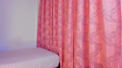 Snapshot of riley_bensongh chatting on 18, 11, 2025 Riley online show from 18, 11, 2025