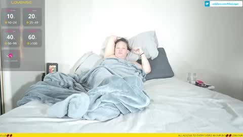 Snapshot of rileylogan chatting on 4, 5, 2026 Riley Logan online show from 4, 5, 2026